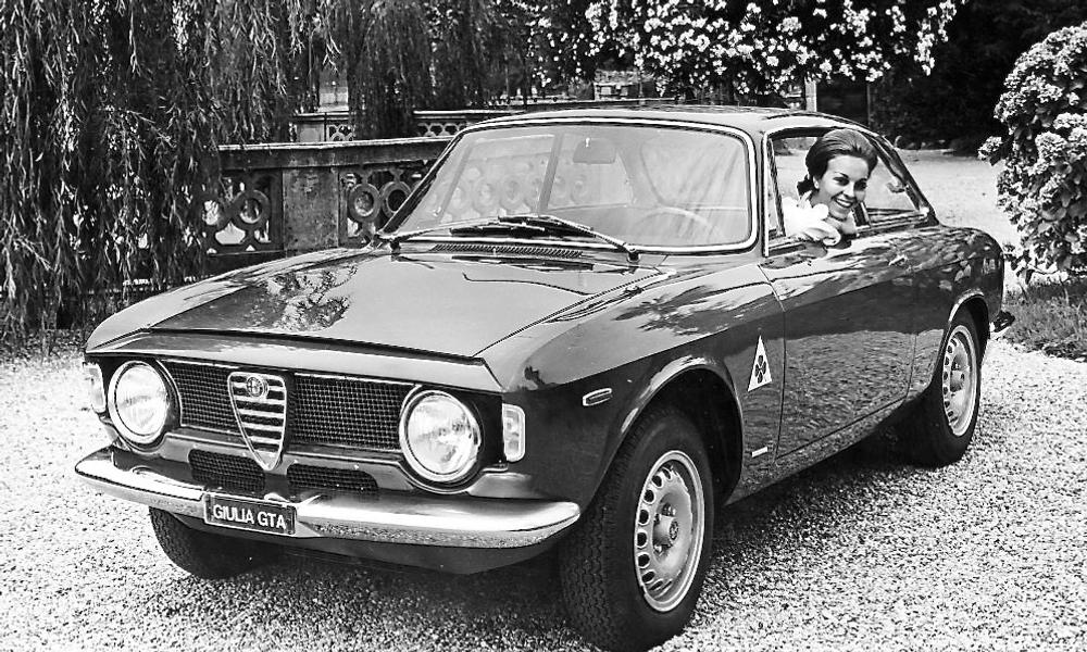 Sådan præsenterede Alfa Romeo selv sin GTA. Bella macchina - bella donna. Sådan præsenterede Alfa Romeo selv sin GTA. Bella macchina - bella donna.