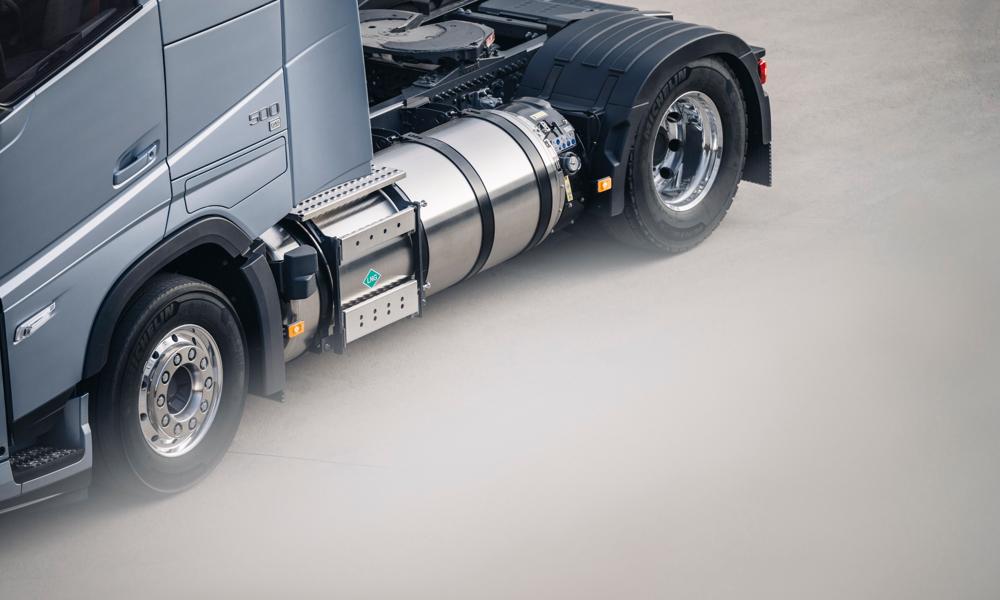 LNG-tanken på Volvos gaslastbiler række til op til 1.000 km pr. optankning. LNG-tanken på Volvos gaslastbiler række til op til 1.000 km pr. optankning.