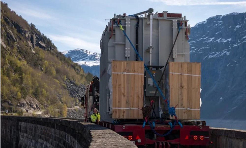 Utbedring: Statnett har utbedret adkomsten til Ringedalsdammen ved hjelp av midlertidig forsterking over flomlukene. Utbedring: Statnett har utbedret adkomsten til Ringedalsdammen ved hjelp av midlertidig forsterking over flomlukene.