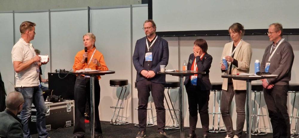 Norsk Industri, Fellesforbundet, Fagskoler og næringsliv stilte opp i en panelsamtale under miniseminaret om etter- og videreutdanningsreformen. Norsk Industri, Fellesforbundet, Fagskoler og næringsliv stilte opp i en panelsamtale under miniseminaret om etter- og videreutdanningsreformen.