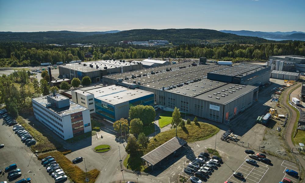 450 ansatte: Om lag 450 ansatte har sitt daglige virke ved Aker Solutions' avdeling på Tranby i Lier. 450 ansatte: Om lag 450 ansatte har sitt daglige virke ved Aker Solutions' avdeling på Tranby i Lier.