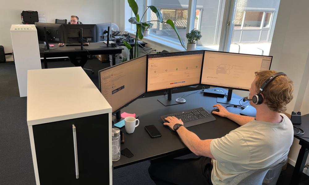 Teknisk support hos Cepelo svarer bl.a. på spørgsmål fra værksteder og hjælper i brug af leverandørens produkter. Teknisk support hos Cepelo svarer bl.a. på spørgsmål fra værksteder og hjælper i brug af leverandørens produkter.