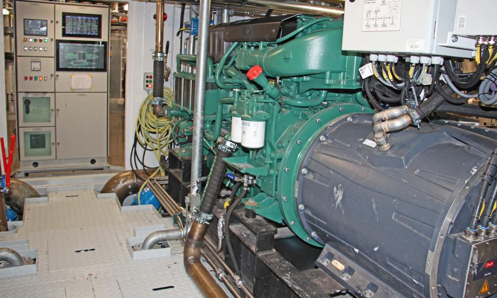 Generatorsættene er 4 x Volvo Penta D16 med Danfoss EM-PMI generator hver på 530 KW. Nødgeneratoren er en Volvo Penta D7 med Stamford 230V generator. Generatorsættene er 4 x Volvo Penta D16 med Danfoss EM-PMI generator hver på 530 KW. Nødgeneratoren er en Volvo Penta D7 med Stamford 230V generator.