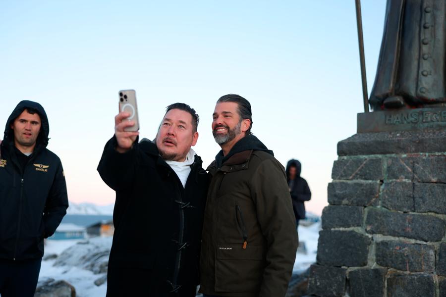 Da Donald Trump Jr. besøgte Nuuk tirsdag den 7. januar 2025, var det med Jørgen Boassen (i midten) ved sin side. Da Donald Trump Jr. besøgte Nuuk tirsdag den 7. januar 2025, var det med Jørgen Boassen (i midten) ved sin side.