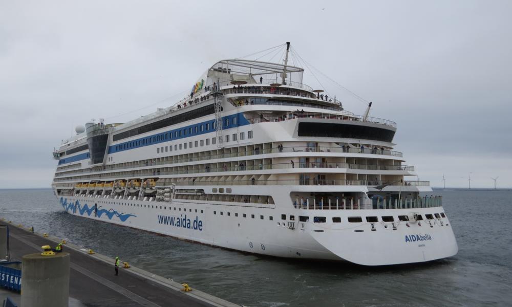 For første gang nogen sinde ankom der over én mio. krydstogtgæster til Danmark sidste år. 612.000 af dem havde et ophold i København. 'AIDAbella' ved Oceankaj. For første gang nogen sinde ankom der over én mio. krydstogtgæster til Danmark sidste år. 612.000 af dem havde et ophold i København. 'AIDAbella' ved Oceankaj.