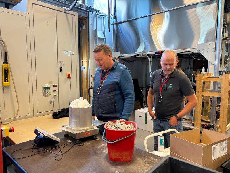 Trond Falao og Tore Bye under konsentrert testing... Trond Falao og Tore Bye under konsentrert testing...