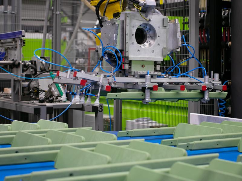 Reklapp-stolene under produksjon på Wicro Plastics i Nederland. Reklapp-stolene under produksjon på Wicro Plastics i Nederland.