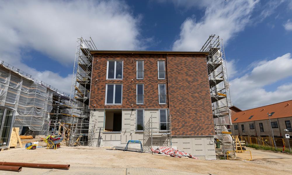 NCC renoverer Taastrupgaard. Når renoveringstoget er oppe at køre som nu er alle byggefagene i gang over fire blokke. NCC renoverer Taastrupgaard. Når renoveringstoget er oppe at køre som nu er alle byggefagene i gang over fire blokke.