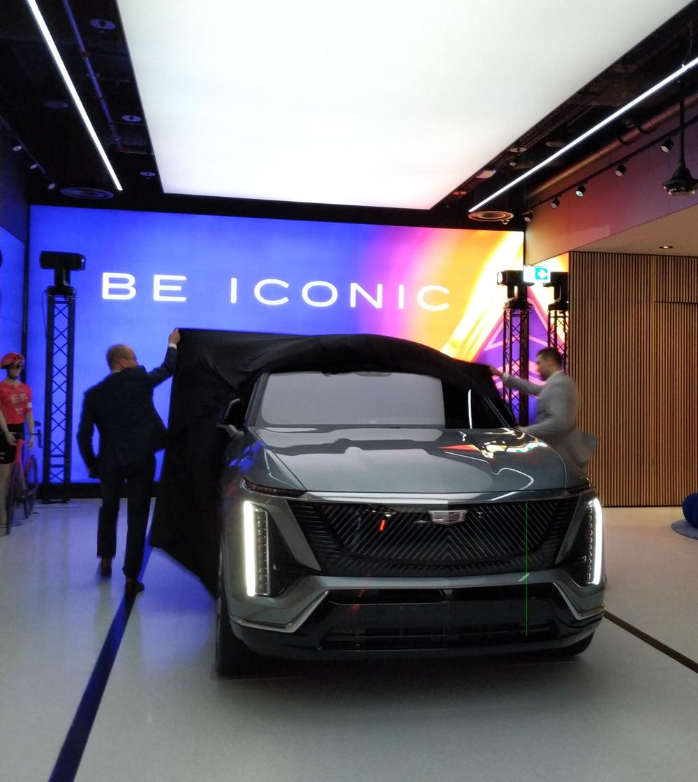 Skynket av för Cadillac Vistiq. Skynket av för Cadillac Vistiq.