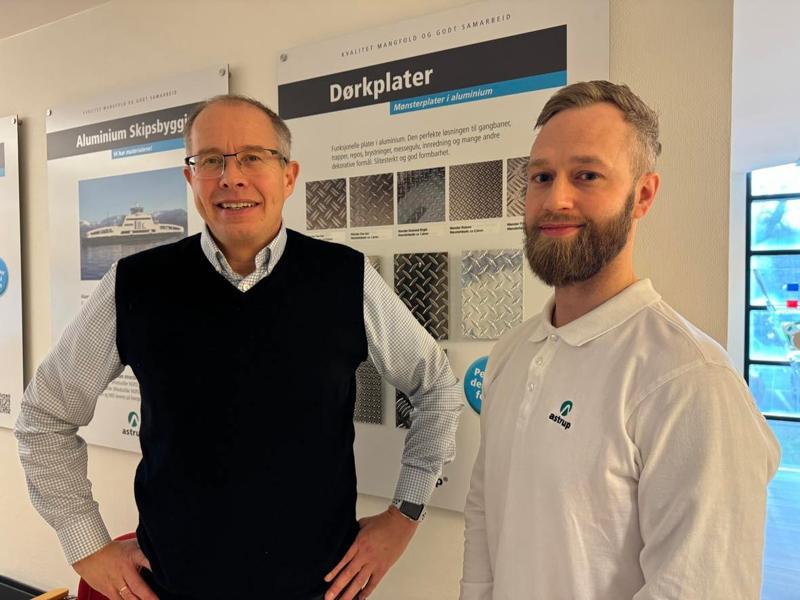 Nyansatt: 34 år gamle Andre Fayen (t.h). er en av de unge nyansatte i Astrup. Han kan ikke få fullrost bedriftenm godt nok. Adm. dir. Thomas Engen er fornøyd med de nyansatte. Nyansatt: 34 år gamle Andre Fayen (t.h). er en av de unge nyansatte i Astrup. Han kan ikke få fullrost bedriftenm godt nok. Adm. dir. Thomas Engen er fornøyd med de nyansatte.