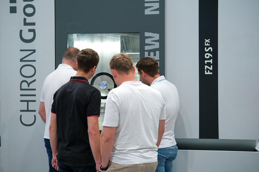 Den femaksede FZ 19 S kombinerer på en overbevisende måte viktige krav fra luftfart og andre industrier i et maskineringssenter med én spindel. Den femaksede FZ 19 S kombinerer på en overbevisende måte viktige krav fra luftfart og andre industrier i et maskineringssenter med én spindel.