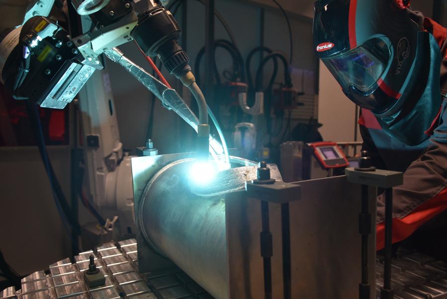 Cold Metal Transfer, bedre kjent som CMT, feirer i år 20-årsjubileum. Den er fortsatt unik i sin presisjon. Derfor vil heller ikke den nyeste 3D-optimaliserte CMT Additive Pro-karakteristikken mangle på messestanden. Cold Metal Transfer, bedre kjent som CMT, feirer i år 20-årsjubileum. Den er fortsatt unik i sin presisjon. Derfor vil heller ikke den nyeste 3D-optimaliserte CMT Additive Pro-karakteristikken mangle på messestanden.