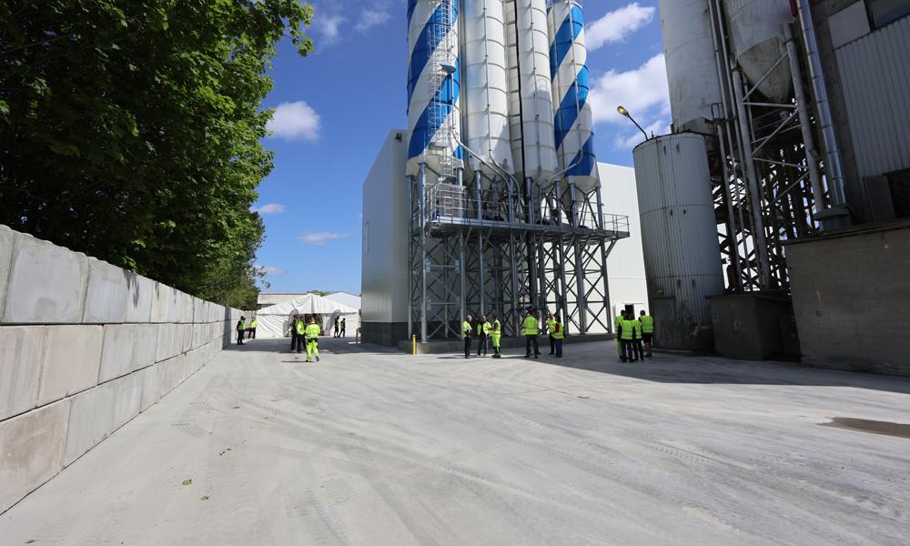 Betonproducenten Unicon har opført en helt ny fabrik i Ejby i Glostrup Kommune. Betonproducenten Unicon har opført en helt ny fabrik i Ejby i Glostrup Kommune.