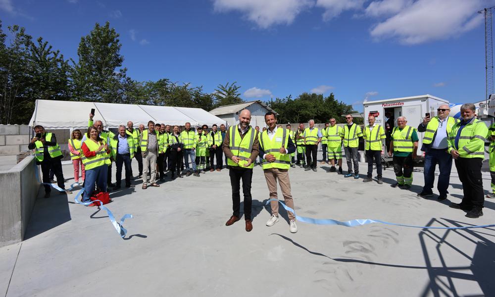 Direktør i Unicon, Casper Mathiasen (tv), og Damiano Bozzo, Sales Director i Simem Italy, der står bag opførelse af fabrikken. Direktør i Unicon, Casper Mathiasen (tv), og Damiano Bozzo, Sales Director i Simem Italy, der står bag opførelse af fabrikken.