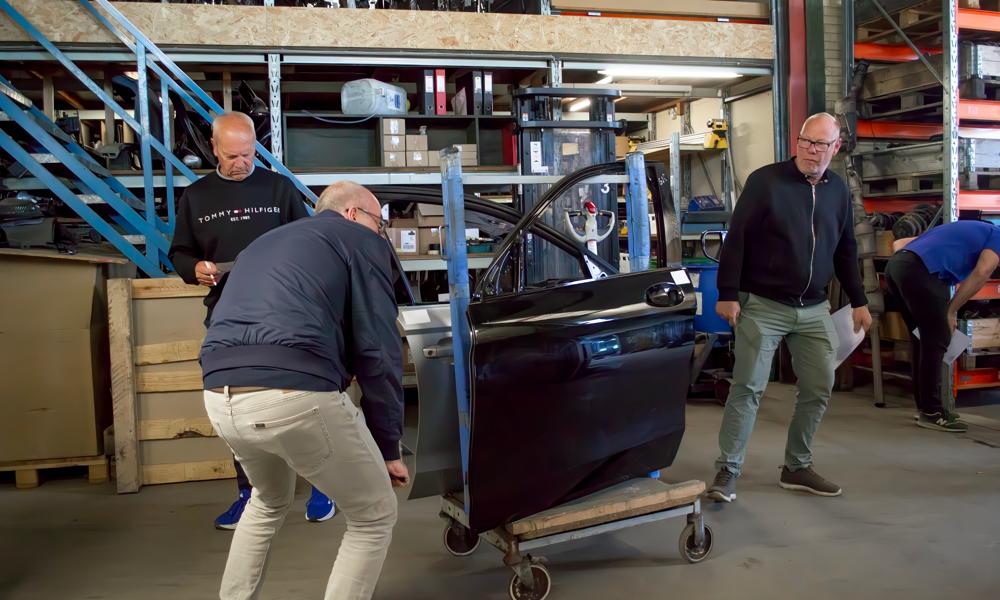 Klassificering af kvaliteten på en brugt dør indgik i en underholdende konkurrence. Klassificering af kvaliteten på en brugt dør indgik i en underholdende konkurrence.