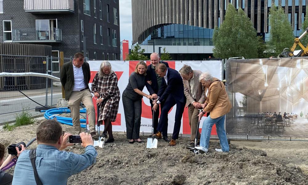 Onsdag den 4. juni 2025 blev det første spadestik taget til den nye kirke i Ørestad. Onsdag den 4. juni 2025 blev det første spadestik taget til den nye kirke i Ørestad.