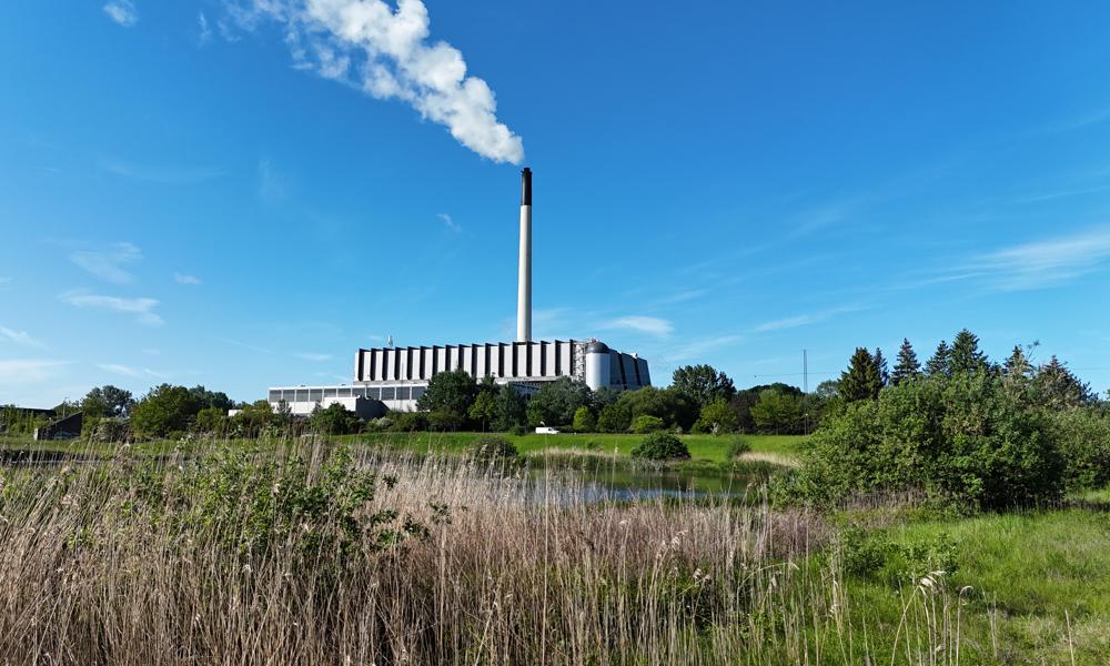 I/S Vestforbrænding er et stort affaldsforbrændingsanlæg og kraftvarmeværk, der ligger i Glostrup, og som er ejet af 19 sjællandske kommuner. I/S Vestforbrænding er et stort affaldsforbrændingsanlæg og kraftvarmeværk, der ligger i Glostrup, og som er ejet af 19 sjællandske kommuner.