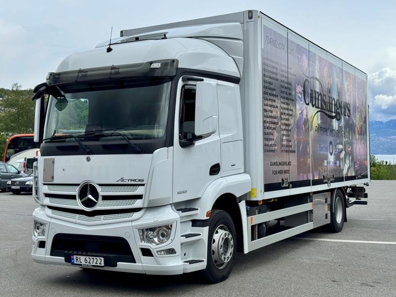 Pent brukt Mercedes-Benz Actros med musikalsk innhold. Pent brukt Mercedes-Benz Actros med musikalsk innhold.