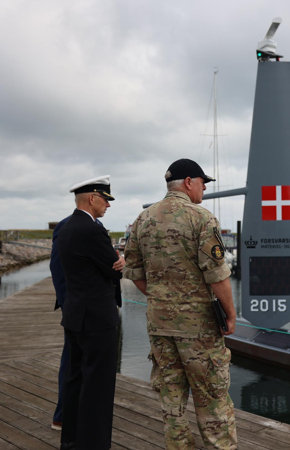 Det var tilbage i maj, at forsvaret oplyste, at man havde købt to droner fra det amerikanske foretagende Saildrone. Det var tilbage i maj, at forsvaret oplyste, at man havde købt to droner fra det amerikanske foretagende Saildrone.
