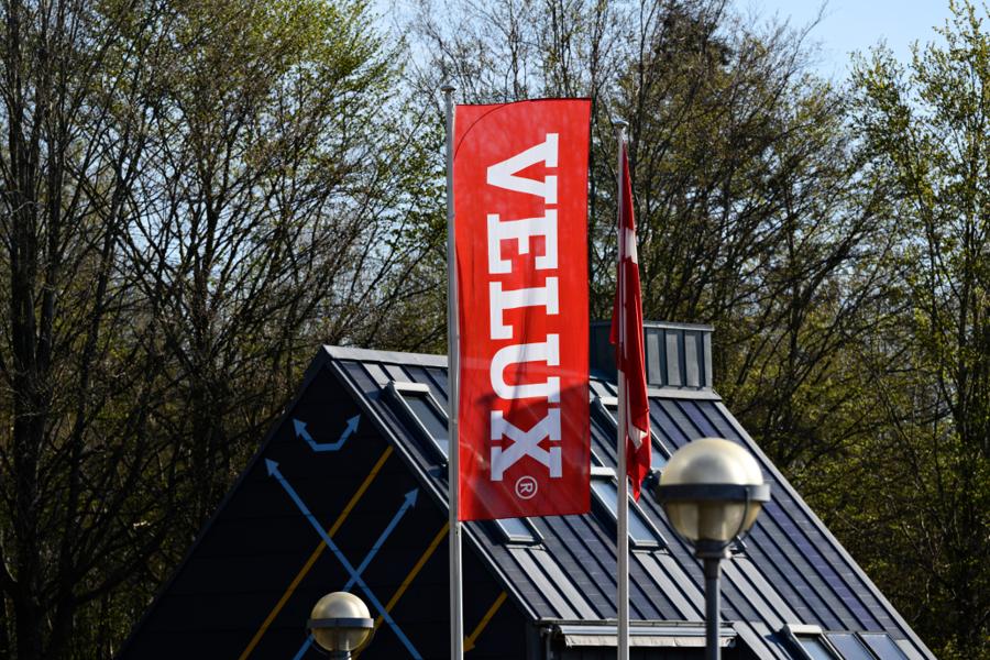 Hos Velux arbejder man på at vinde yderligere indpas på det amerikanske boligmarked. Et marked, hvor vinduesventilation og lys fra oven historisk set har kæmpet med at slippe ud af airconditionens skygge. Hos Velux arbejder man på at vinde yderligere indpas på det amerikanske boligmarked. Et marked, hvor vinduesventilation og lys fra oven historisk set har kæmpet med at slippe ud af airconditionens skygge.