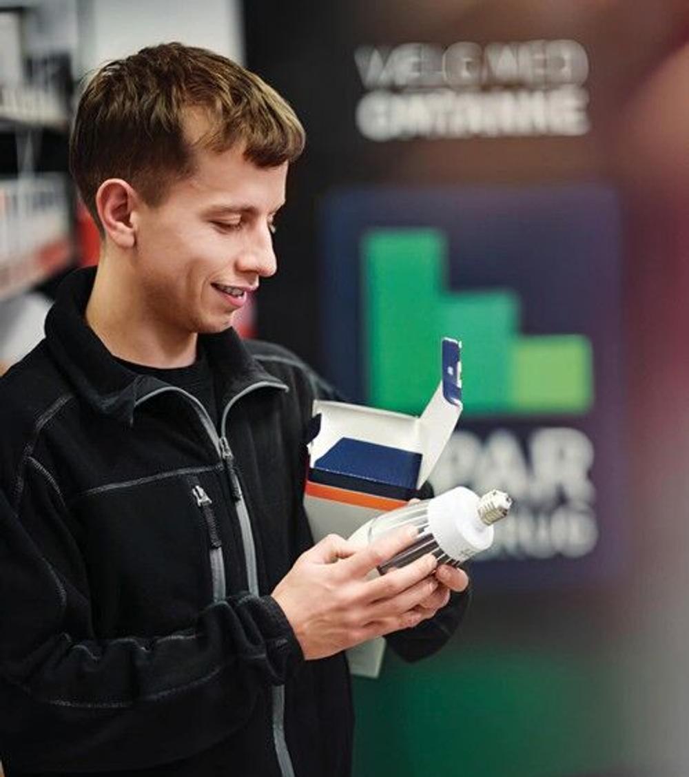 AO driver 55 håndværkerbutikker i Danmark og Sverige og har et centrallager med over 600.000 varevarianter. AO driver 55 håndværkerbutikker i Danmark og Sverige og har et centrallager med over 600.000 varevarianter.