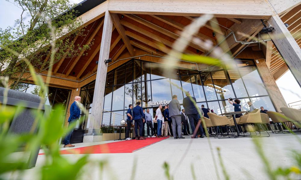 Der var masser af festivitas og store 17. juni 2025 til ceremonien, der fejrede den snarlige åbning af Center Parcs ferieresort på Als, Nordborg Resort. Der var masser af festivitas og store 17. juni 2025 til ceremonien, der fejrede den snarlige åbning af Center Parcs ferieresort på Als, Nordborg Resort.