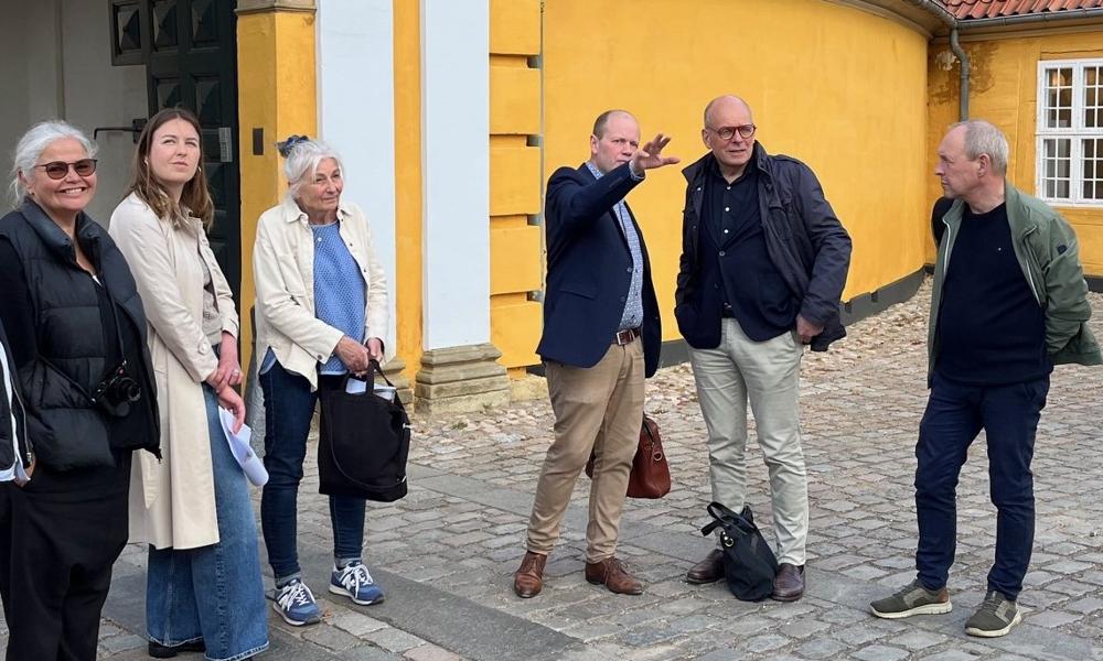 Rådgiverne fra Bauherr og Anlægsfondens byggegruppe holder indledende møde i Roskilde. Fra venstre: Naja Lynge, Anna Luna Svensson, Birte Skov, Morten Thomsen Højsgaard, Frederik Ejlers og Jesper Strunge Jensen. Rådgiverne fra Bauherr og Anlægsfondens byggegruppe holder indledende møde i Roskilde. Fra venstre: Naja Lynge, Anna Luna Svensson, Birte Skov, Morten Thomsen Højsgaard, Frederik Ejlers og Jesper Strunge Jensen.