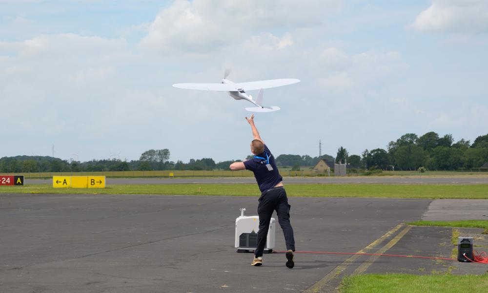 Der var nye drone-demonstrationer hver halve time på droneshowet. Der var nye drone-demonstrationer hver halve time på droneshowet.