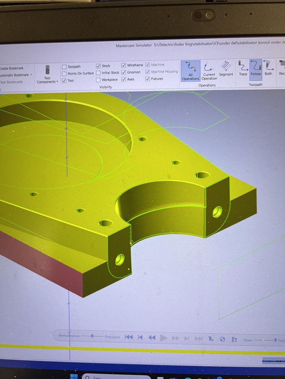 Et emne klargøres i softwaren inden produktion. Et emne klargøres i softwaren inden produktion.