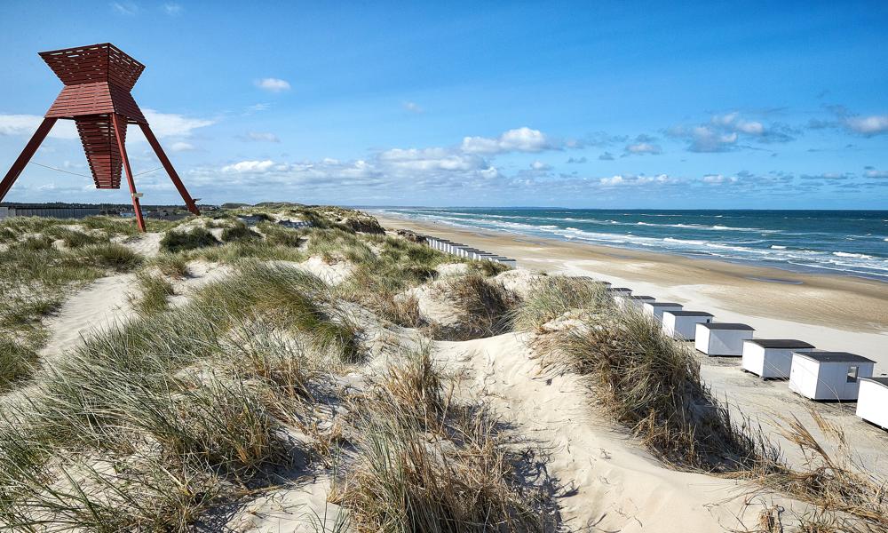 Sømærket i Blokhus har været i fare for at styrte i havet. Nu bliver det udskiftet og flyttet længere ind i landet. Sømærket i Blokhus har været i fare for at styrte i havet. Nu bliver det udskiftet og flyttet længere ind i landet.