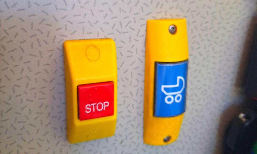 Att till exempel kravställa särskilda stoppknappar i bussar är en fördyrande åtgärd som kostar hundratusentals kronor per buss. Att till exempel kravställa särskilda stoppknappar i bussar är en fördyrande åtgärd som kostar hundratusentals kronor per buss.