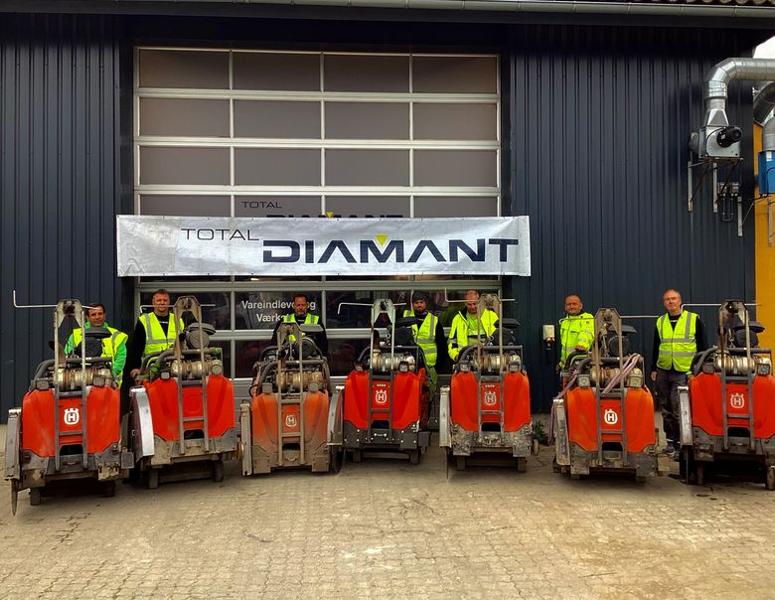 Bore- og diamantskæreren Total Diamanten ApS, der er en del af Tscherning Gruppen, går ud af regnskabsåret 2024/25 med 2,6 mio. kr. på bundlinjen. Bore- og diamantskæreren Total Diamanten ApS, der er en del af Tscherning Gruppen, går ud af regnskabsåret 2024/25 med 2,6 mio. kr. på bundlinjen.