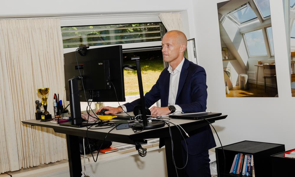 Alene de sidste syv år har Velux Gruppen investeret over 100 mio. dollars i forsøget på at slå igennem på det amerikanske boligmarked. Alene de sidste syv år har Velux Gruppen investeret over 100 mio. dollars i forsøget på at slå igennem på det amerikanske boligmarked.