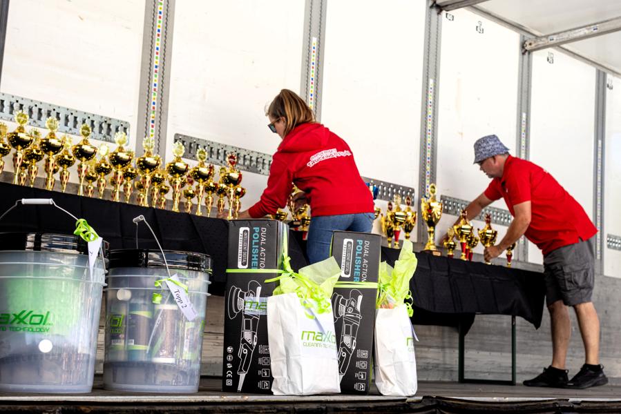 Irene Engdal, nærmest, vet ikke helt hvor hun skal begynne når hun blir bedt om å fortelle hvor mye arbeid det har vært med festivalen. Irene Engdal, nærmest, vet ikke helt hvor hun skal begynne når hun blir bedt om å fortelle hvor mye arbeid det har vært med festivalen.