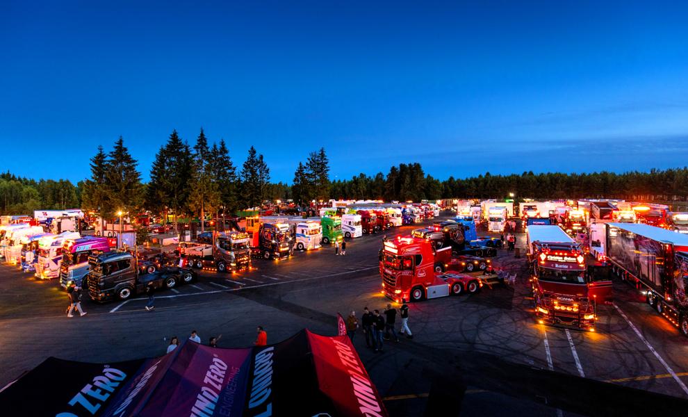 I alt var det 416 lastbiler inne på området på Gardermoen. I alt var det 416 lastbiler inne på området på Gardermoen.