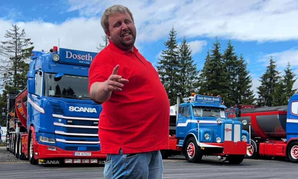 Kristian Bye er daglig leder for Gardermoen Trucking Festival. Bak til høyre en Scania 76 Super som innbrakte entusiastprisen for 17 år gamle Gaute Doseth. Kristian Bye er daglig leder for Gardermoen Trucking Festival. Bak til høyre en Scania 76 Super som innbrakte entusiastprisen for 17 år gamle Gaute Doseth.