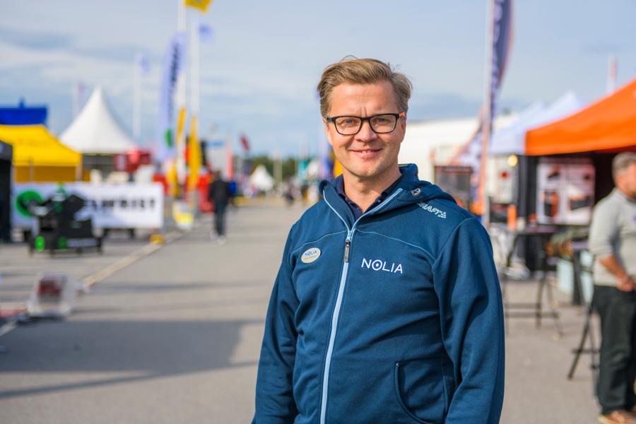 – Det här är en mässa där innovation, affärer och kompetens möts. Här testas maskiner live, nya samarbeten föds och framtidens arbetskraft inspireras. Vi är stolta över att Load Up North bidrar till utvecklingen i norra Sverige, säger Jonas Dahlberg, vd på Nolia. – Det här är en mässa där innovation, affärer och kompetens möts. Här testas maskiner live, nya samarbeten föds och framtidens arbetskraft inspireras. Vi är stolta över att Load Up North bidrar till utvecklingen i norra Sverige, säger Jonas Dahlberg, vd på Nolia.