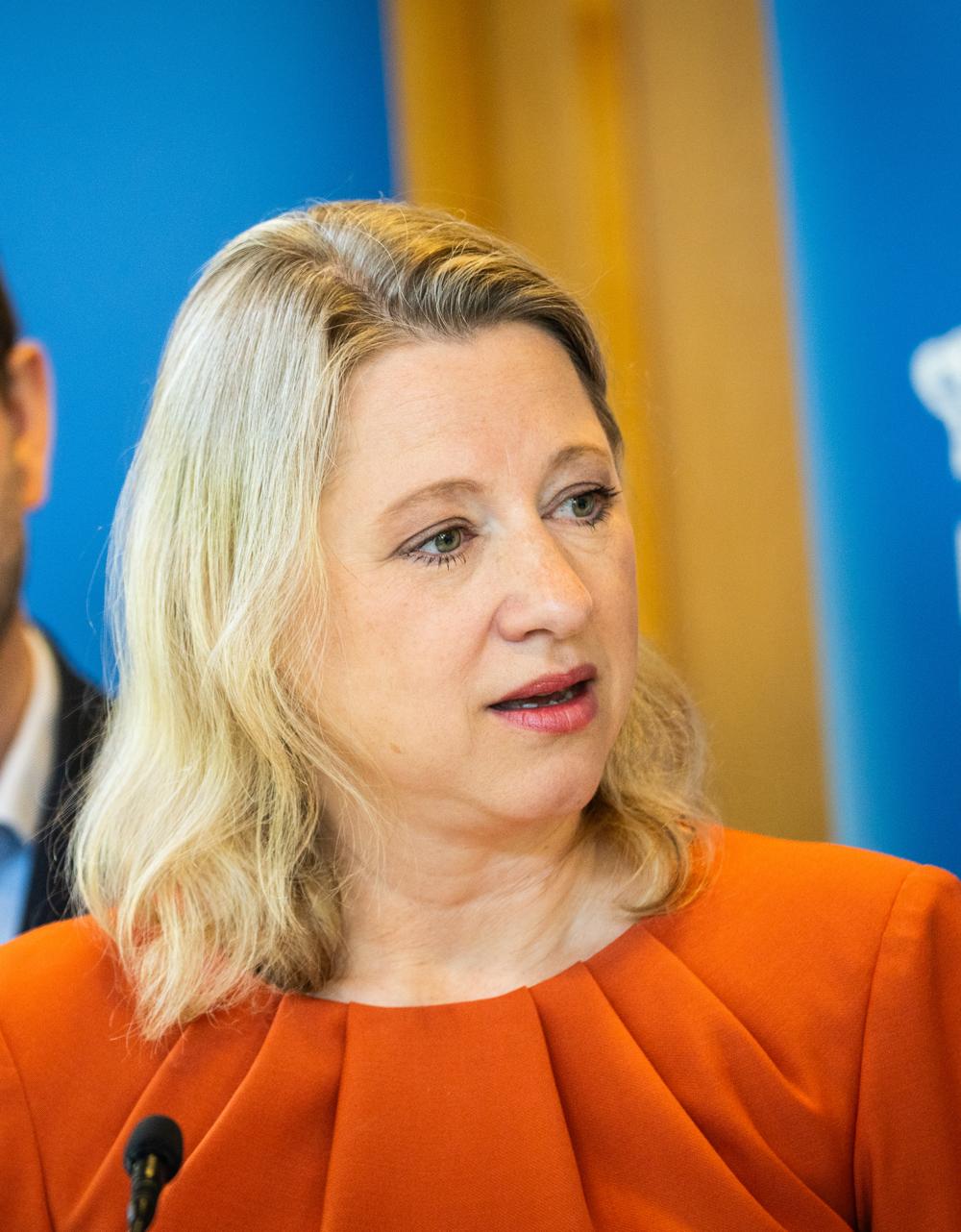 Sideløbende med undersøgelserne fra BUILD har social- og boligministeren sat gang i en undersøgelse af, hvordan kommunerne kan få bedre muligheder for at sige nej til at rive ned. Sideløbende med undersøgelserne fra BUILD har social- og boligministeren sat gang i en undersøgelse af, hvordan kommunerne kan få bedre muligheder for at sige nej til at rive ned.