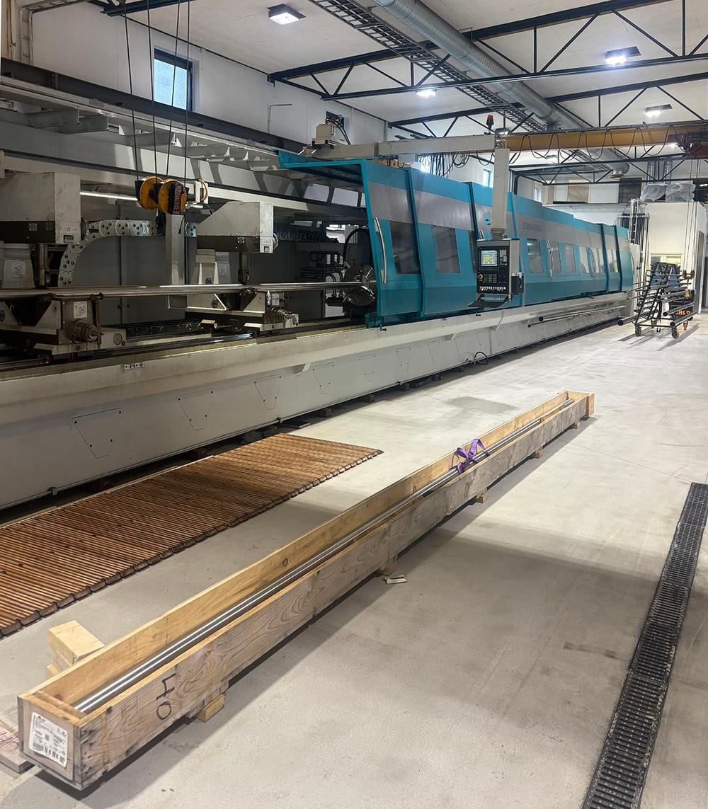 Tubedrill viste blant annet frem sin imponerende boremaskin som er 24 meter lang. Tubedrill viste blant annet frem sin imponerende boremaskin som er 24 meter lang.