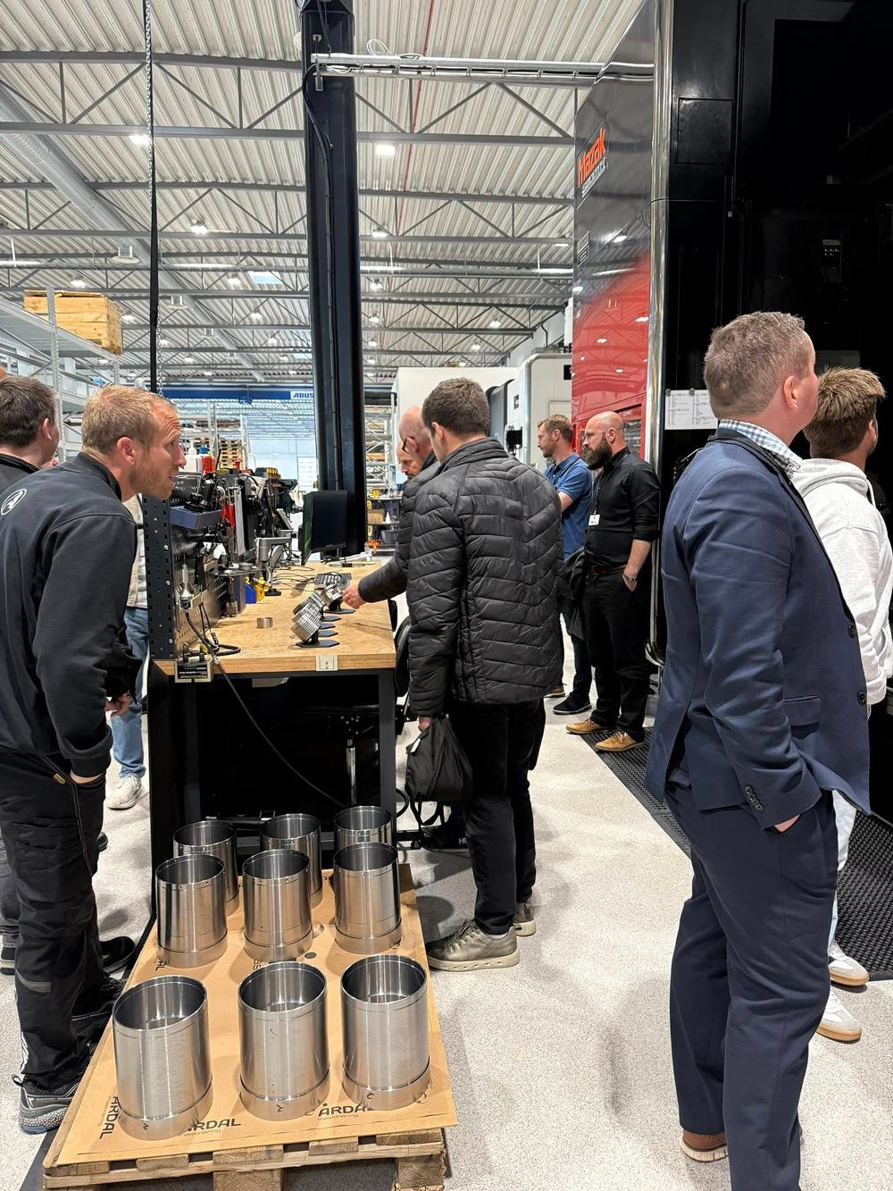 Det var blant annet stor interesse for den store Mazak AM-maskinen hos Årdal Maskinering AS. Det var blant annet stor interesse for den store Mazak AM-maskinen hos Årdal Maskinering AS.