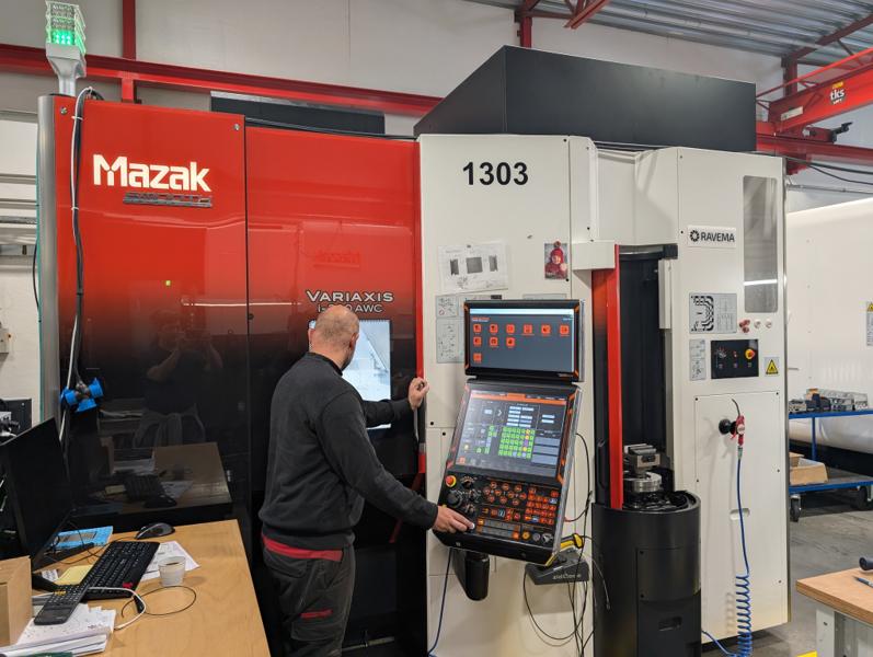 UniMek AS kunne blant annet vise frem sin ny 5-akse CNC-celle som gir mulighet for ubemannet stykkproduksjon døgnet rundt. UniMek AS kunne blant annet vise frem sin ny 5-akse CNC-celle som gir mulighet for ubemannet stykkproduksjon døgnet rundt.