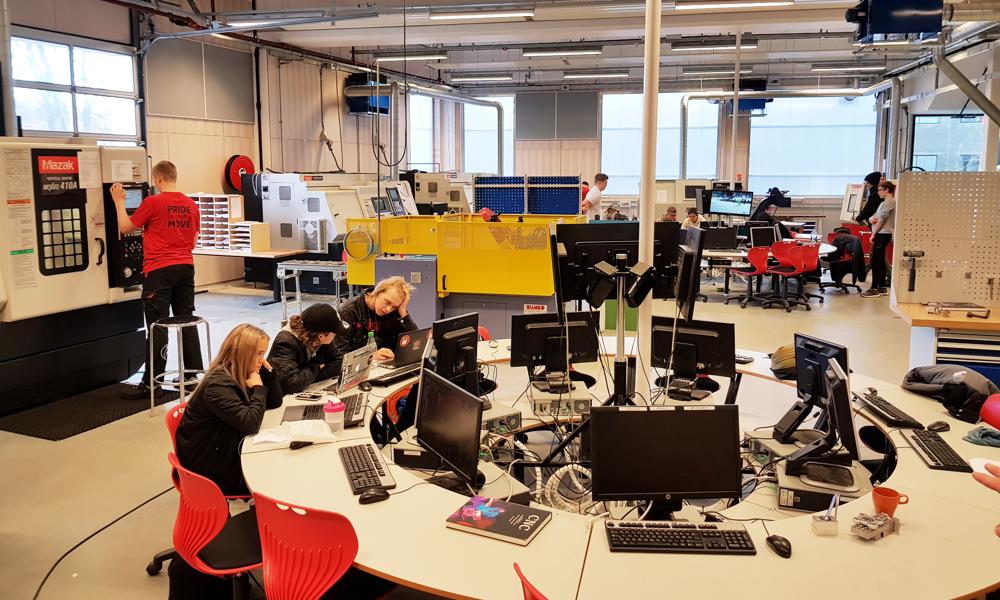 Hos Bryne vgs fikk man blant annet se hvordan en skolehverdag forløper seg i CNC-faget. Hos Bryne vgs fikk man blant annet se hvordan en skolehverdag forløper seg i CNC-faget.