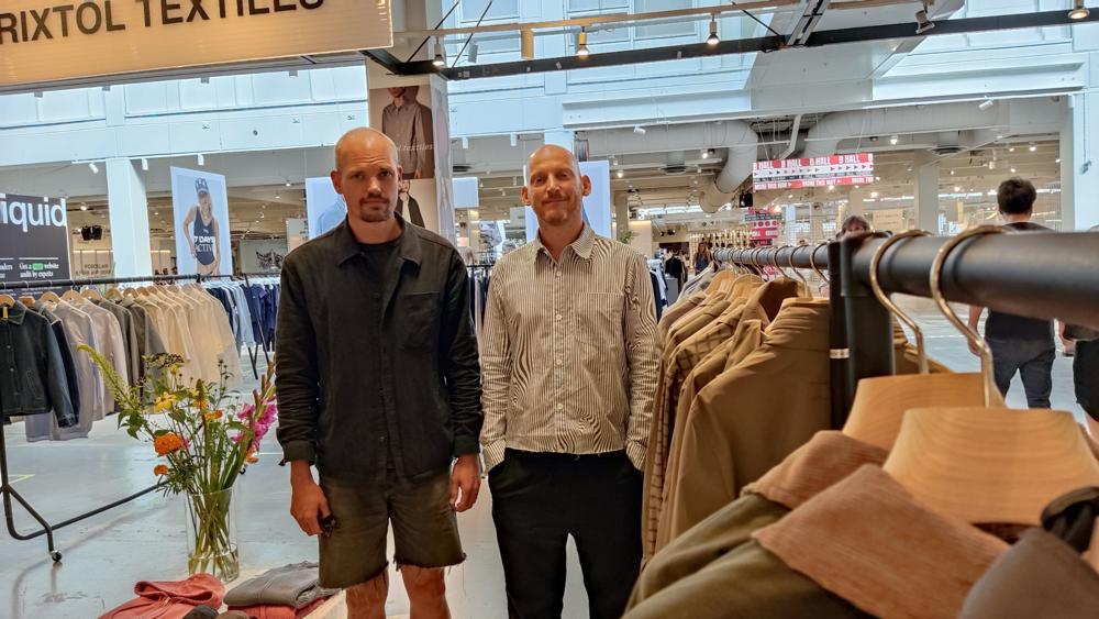 Brixtol Textiles grundare Gustav Kjellander och Emil Holmstöm visar vår- och sommarkollektionen 2026 på Ciff. Brixtol Textiles grundare Gustav Kjellander och Emil Holmstöm visar vår- och sommarkollektionen 2026 på Ciff.