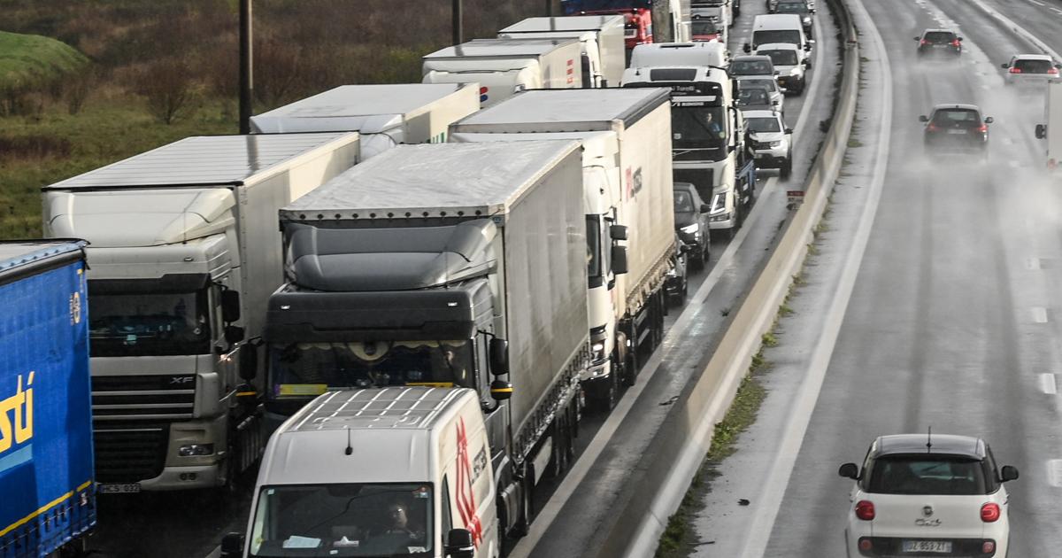Mennesker på flugt: Migranter skjult i køletransport på vej til Storbritannien – Hvad er aftalen mellem UK og Frankrig?