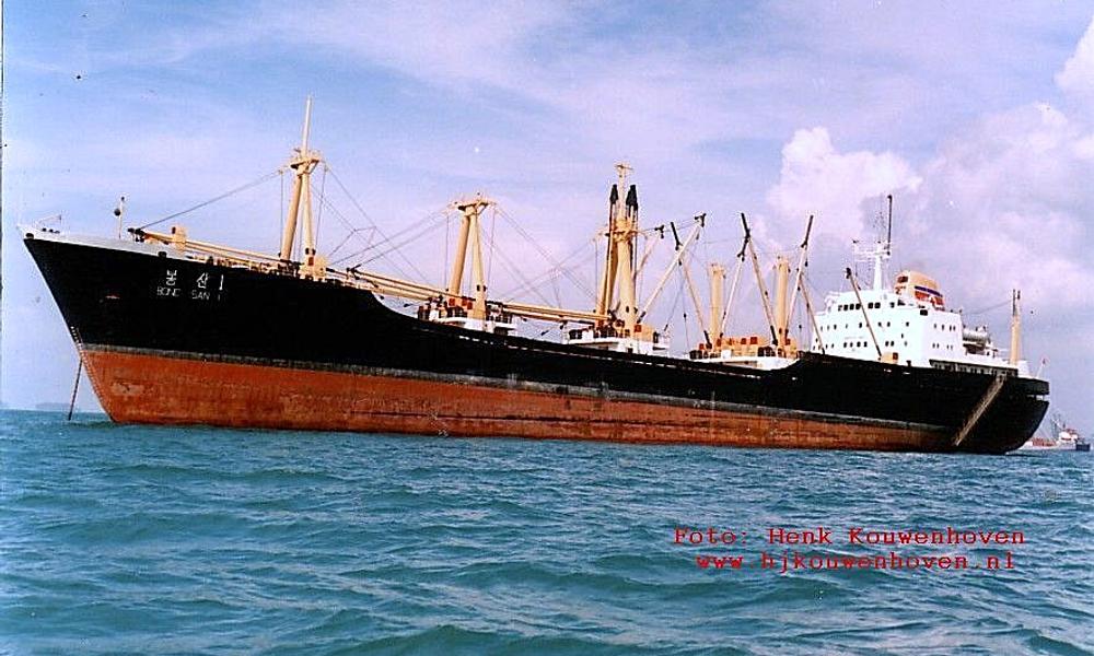 'Dorit Skou' – bygget 1973 – Solgt 1984 til Pacific International Lines (PIL), Singapore, nyt navn Kota Ratu – Solgt 1996 til Kina, nyt navn Bongsang 1 – senere Rak Won – 2007 Ophugget Chittagong. Her som Bong San i Singapore 1996. 'Dorit Skou' – bygget 1973 – Solgt 1984 til Pacific International Lines (PIL), Singapore, nyt navn Kota Ratu – Solgt 1996 til Kina, nyt navn Bongsang 1 – senere Rak Won – 2007 Ophugget Chittagong. Her som Bong San i Singapore 1996.