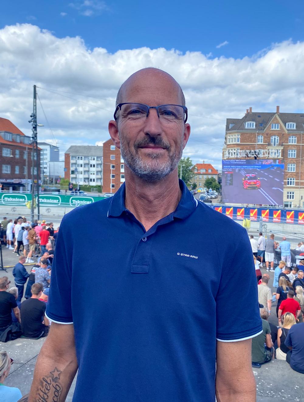 Claus Rosentløv-Løytved er indehaver af Ro's Autocenter i Roskilde og har invitereret medarbejdere og familie til CHGP i København. Claus Rosentløv-Løytved er indehaver af Ro's Autocenter i Roskilde og har invitereret medarbejdere og familie til CHGP i København.