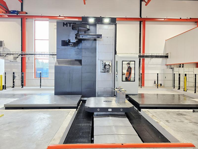 En av de nye investeringene er MTE FBF-M floor type fresemaskin med bordstørrelse på 8 x 2 meter og roterende bord i senter på 2 x 2 meter. En av de nye investeringene er MTE FBF-M floor type fresemaskin med bordstørrelse på 8 x 2 meter og roterende bord i senter på 2 x 2 meter.