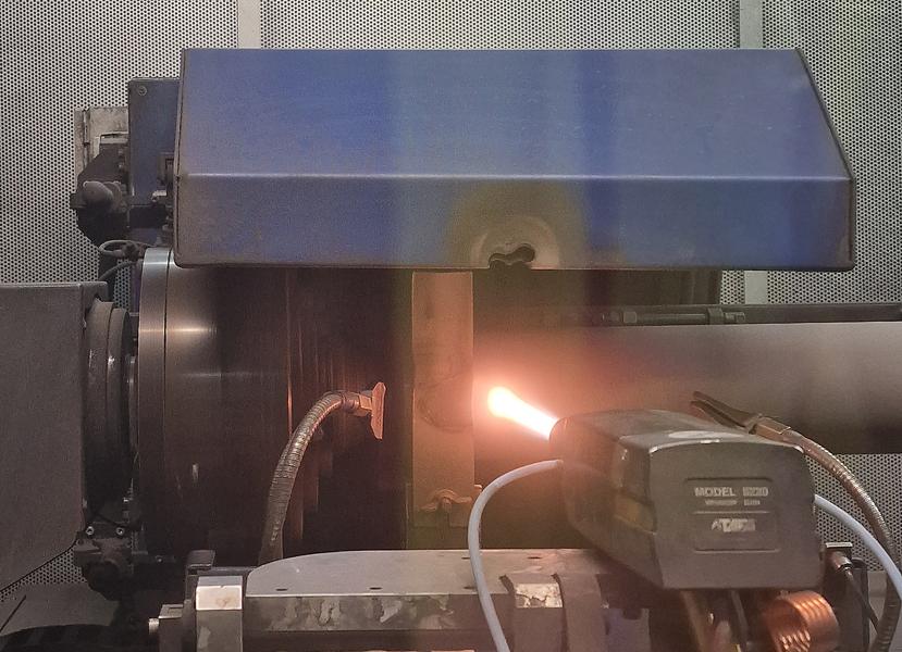 Hos Castolin Trio utføres mange typer avansert teknologi. Bildet viser automatisert HVOF prosess (High Velocity Oxygen Fuel). Hos Castolin Trio utføres mange typer avansert teknologi. Bildet viser automatisert HVOF prosess (High Velocity Oxygen Fuel).