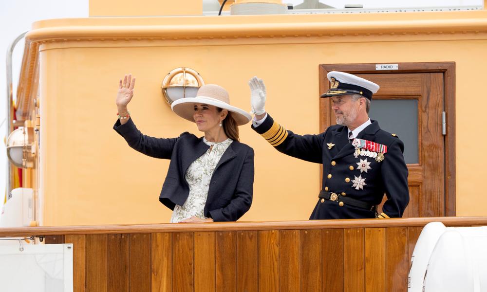 Kongeparret ankommer til Hanstholm - Kong Frederik og dronning Mary på sommertogt til Thisted Kommune, tirsdag den 26. august 2025. Kongeparrets sommertogt ombord på kongeskibet Dannebrog. Kongeparret ankommer til Hanstholm - Kong Frederik og dronning Mary på sommertogt til Thisted Kommune, tirsdag den 26. august 2025. Kongeparrets sommertogt ombord på kongeskibet Dannebrog.