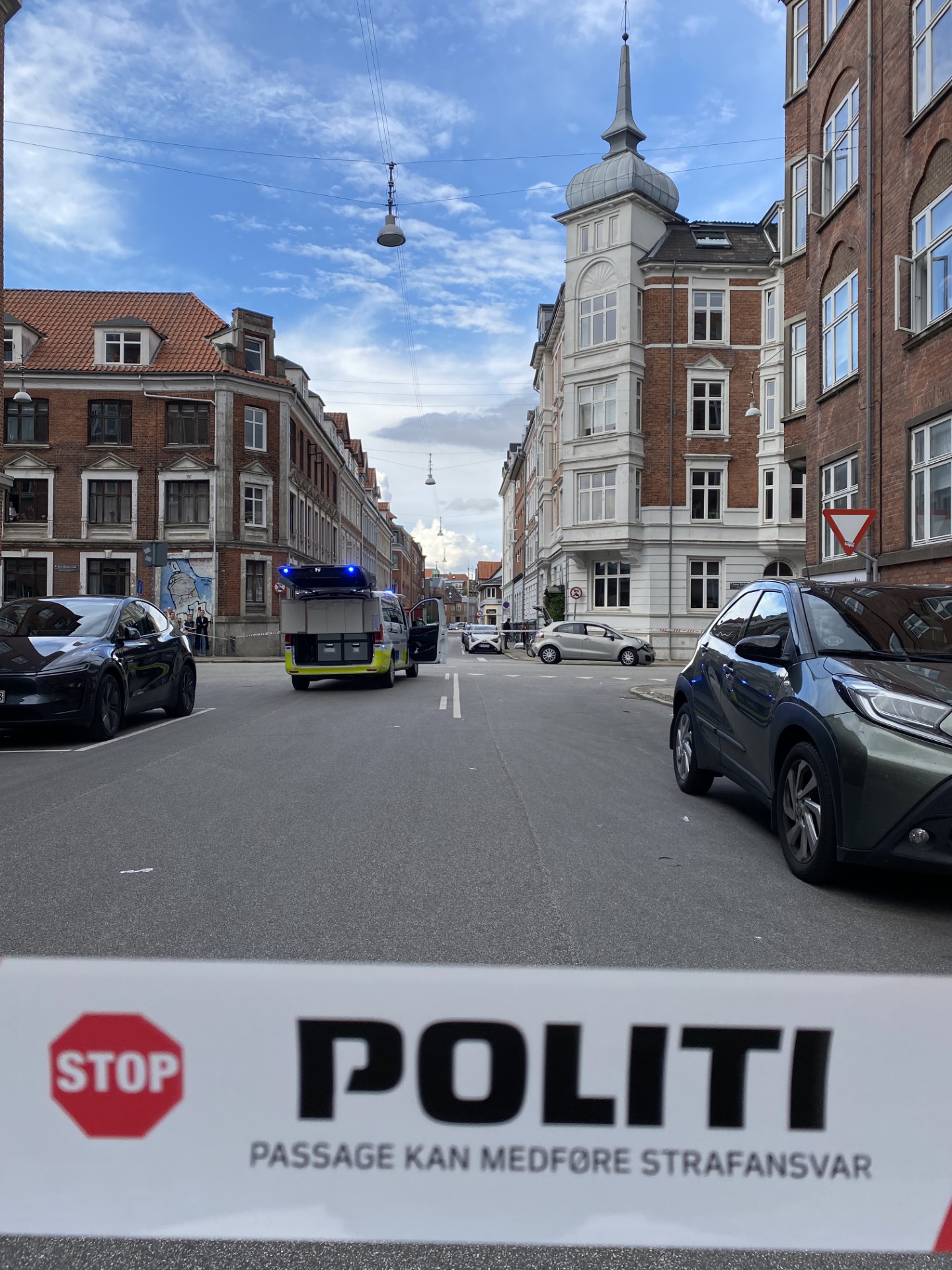 Politiet har spærret gade af i midtbyen i Aalborg